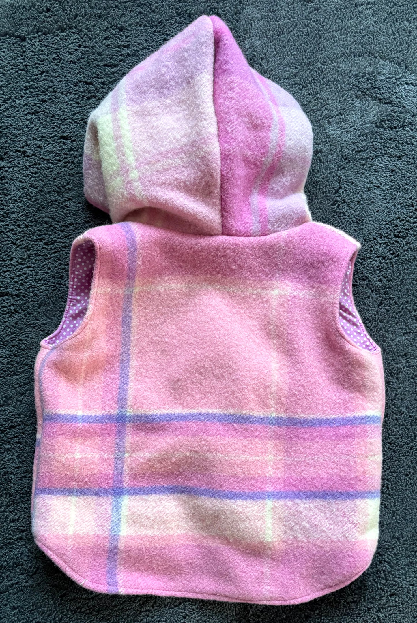 Woollen hooded vest - sz3 years